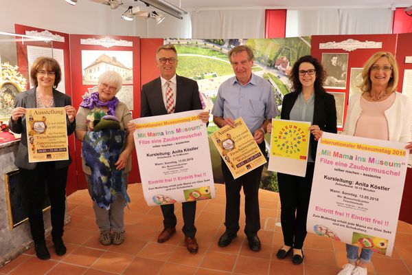 Freuen sich auf viele Besucher: MQ-Mitarbeiterin Erika Rahm, Anita Köstler, Franz Stahl, Franz Krapf, Tourist-Info-Leiterin Katrin Demleitner und MQ-Mitarbeiterin Herta Zölch (v.l.)